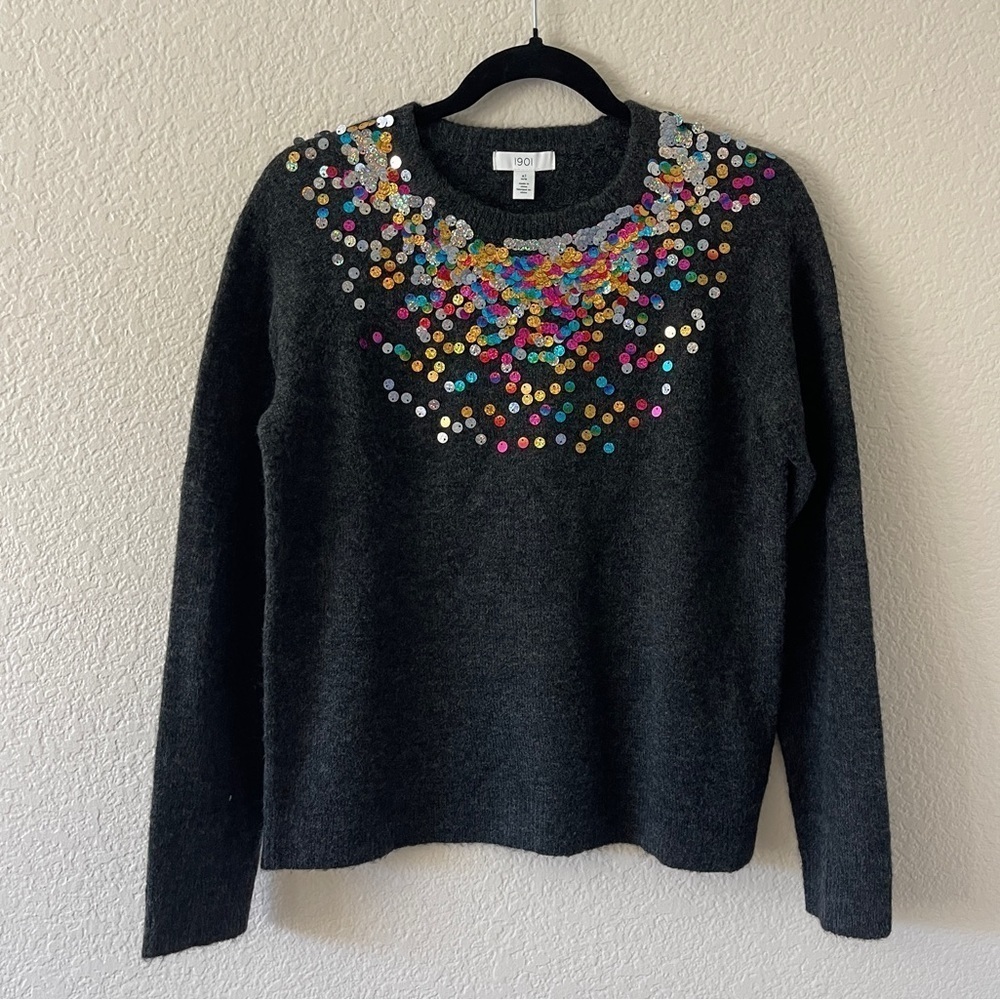 BIN#23 - 1901 Kidโs XL(14/16) Gray Sequined Pullover Sweater - Picture 1 of 6